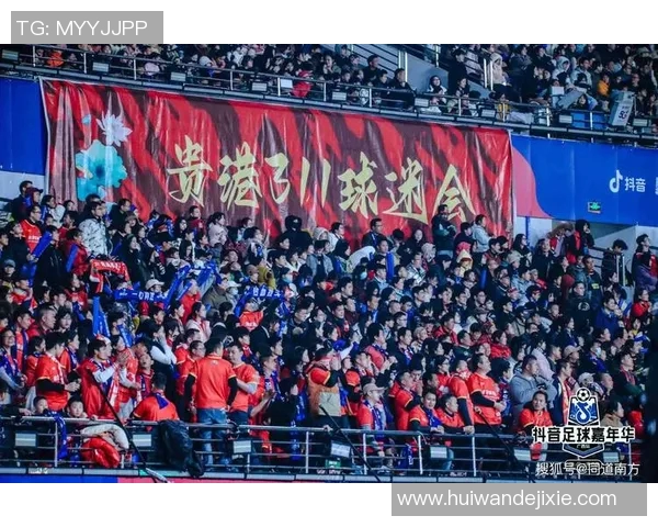 足球明星与观众合影时的尴尬瞬间引发热议与讨论