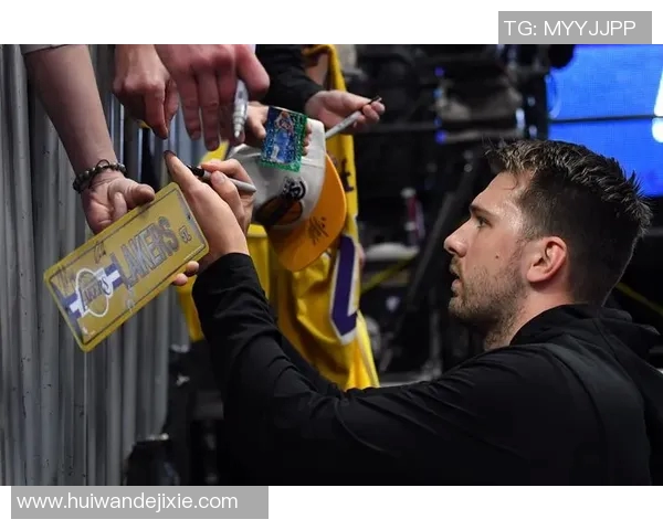 湖人对阵掘金精彩回顾与赛后分析九月二十五日比赛亮点总结 湖人对阵掘金精彩回顾与赛后分析九月二十五日比赛亮点总结